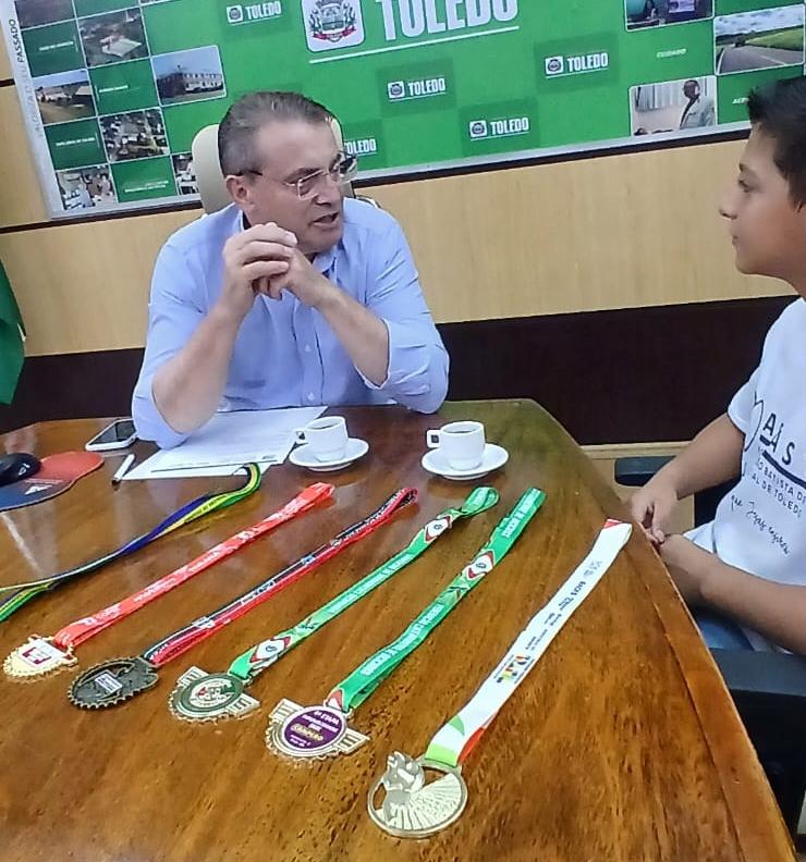 Heitor Isaque é recebido pelo prefeito Beto lunitti