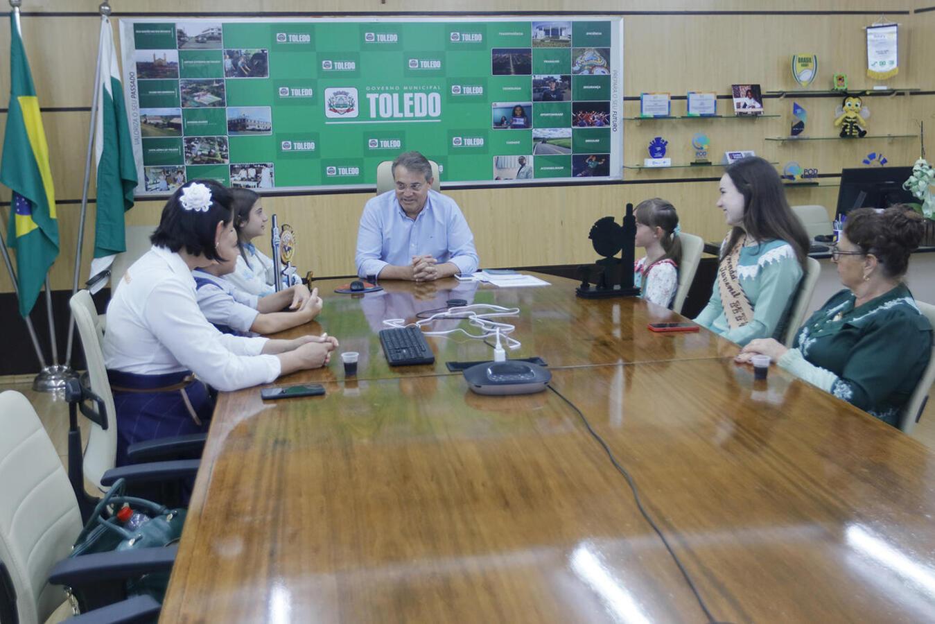 Executivo recebe integrantes de CTG premiados na Fepart
