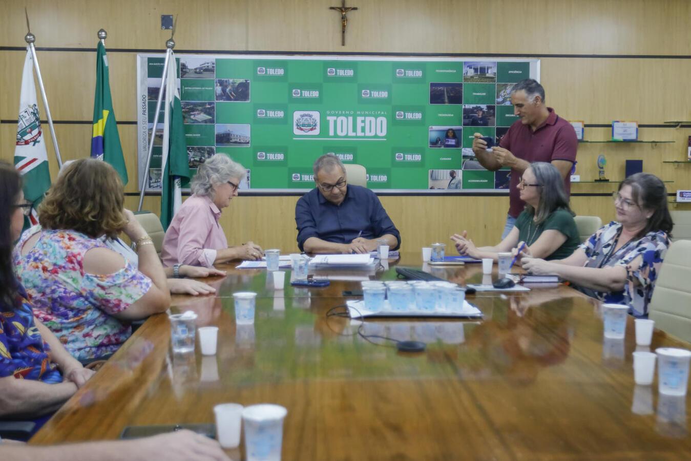 Prefeito de Toledo recebe entidades socioassistenciais para reajuste de convênios