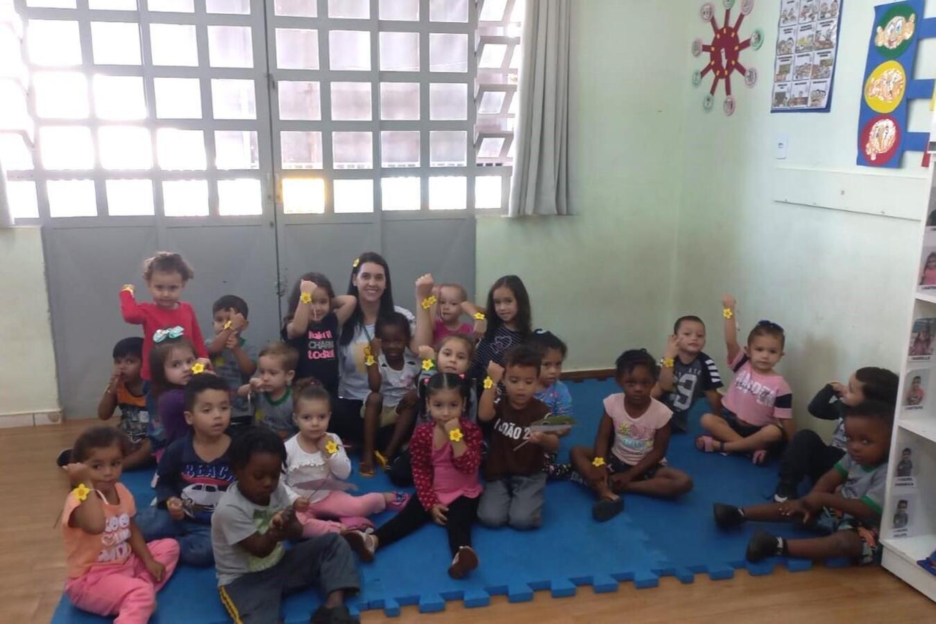 Cmei Iraci de Souza Batista recebe certificado contra violência infantil