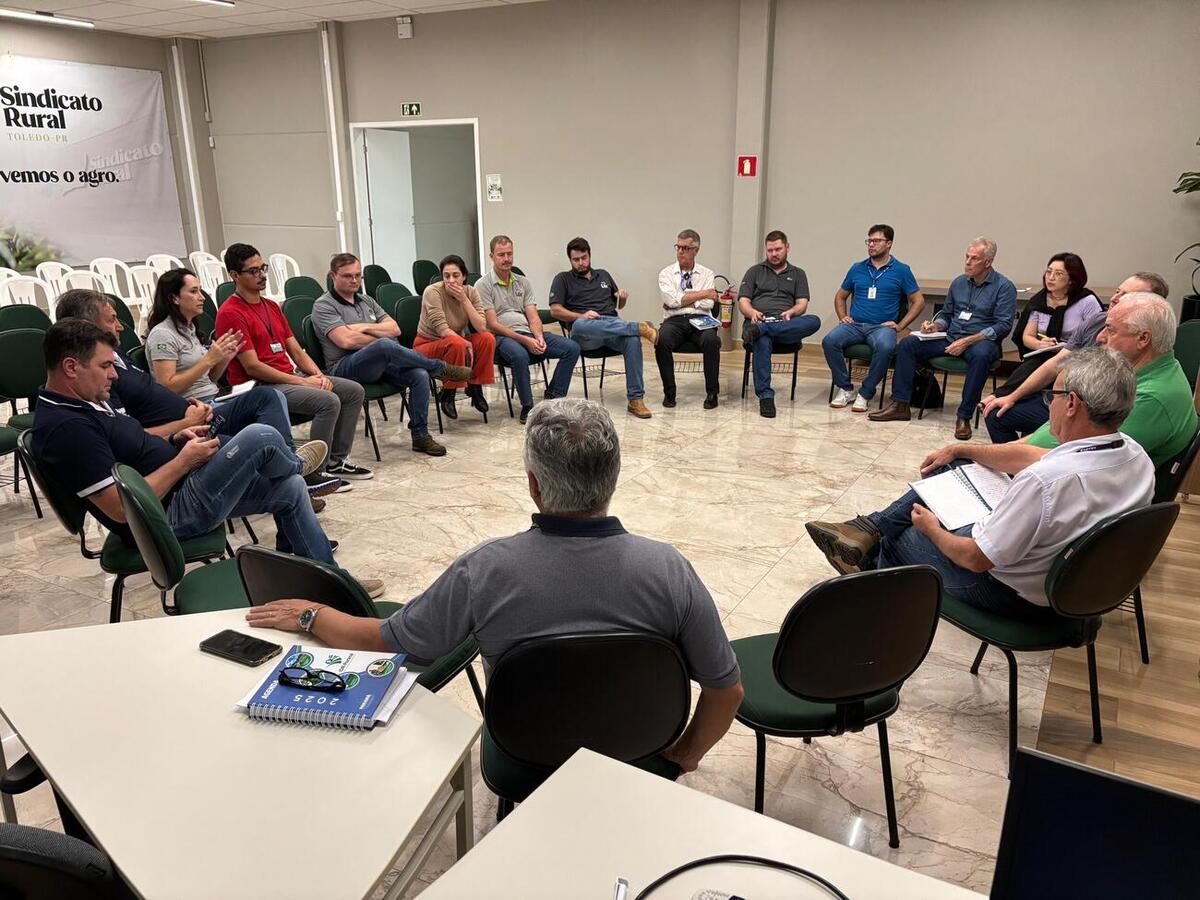 Secretaria de Agricultura debate ações preventivas quanto à influenza aviária