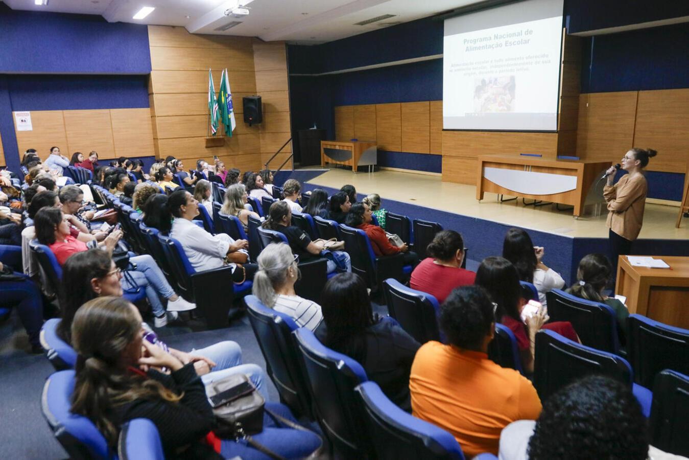 Smed capacita cozinheiras de escolas e cmeis municipais