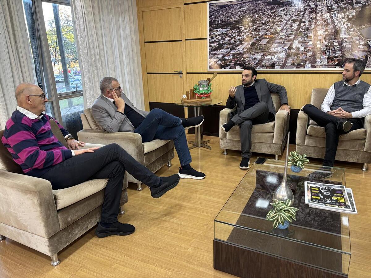 Diretor-geral da Secretaria de Estado de Indústria, Comércio e Serviços visita Toledo