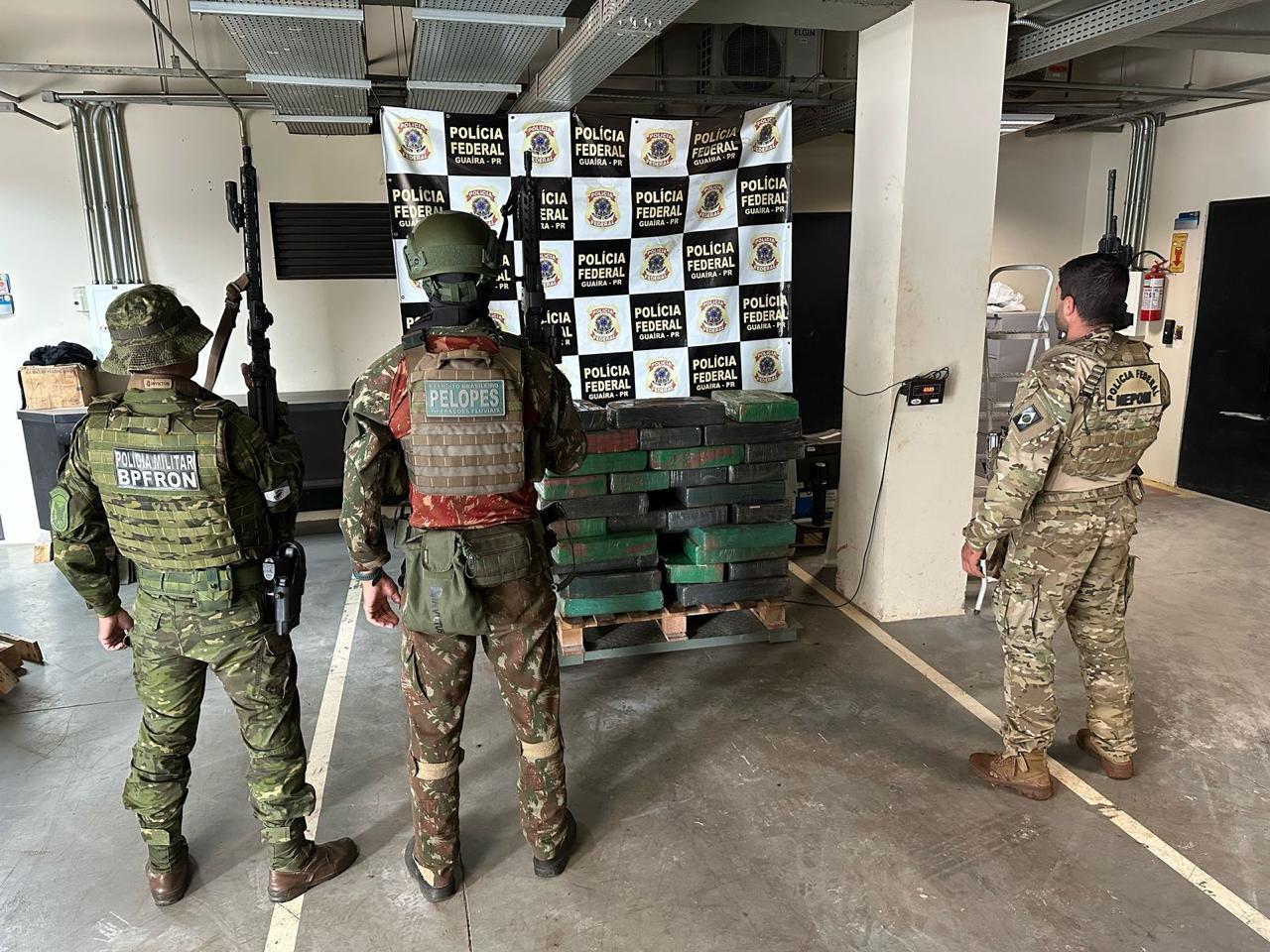 POLÍCIA FEDERAL, BPFRON e  EXÉRCITO apreendem carregamento com mais de 650kg de Maconha em GUAÍRA/PR