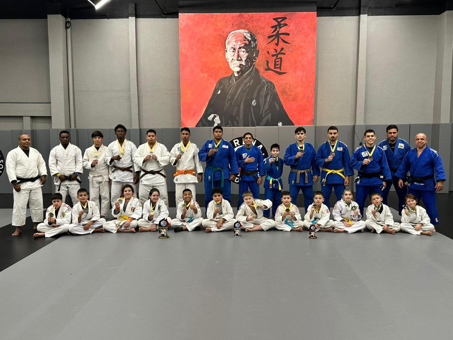 Arena Ricardo Santos brilha no Estadual de Judô e conquista 21 medalhas para Toledo