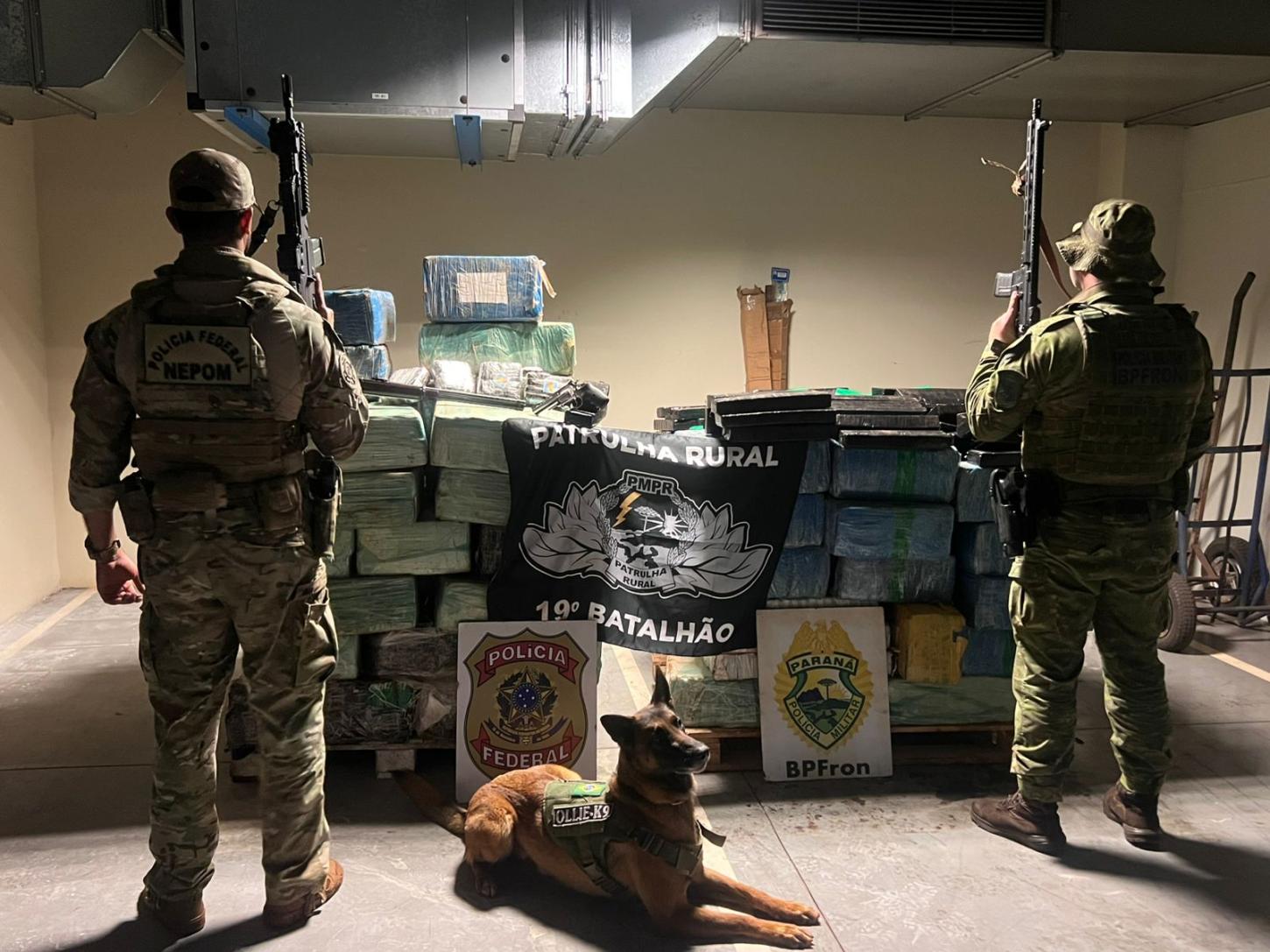 Ação integrada entre PF e PMPR apreende 1.673kg de droga, 02 armas e 05 veículos em Nova Santa Rosa