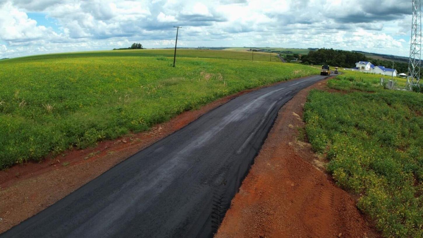 Manutenção da estrada entre Vila Ipiranga e Três Quedas entra na fase final