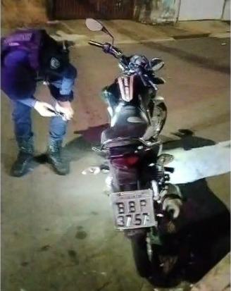 Durante fuga, motorista abandona moto com mais de R$ 46 mil em débitos