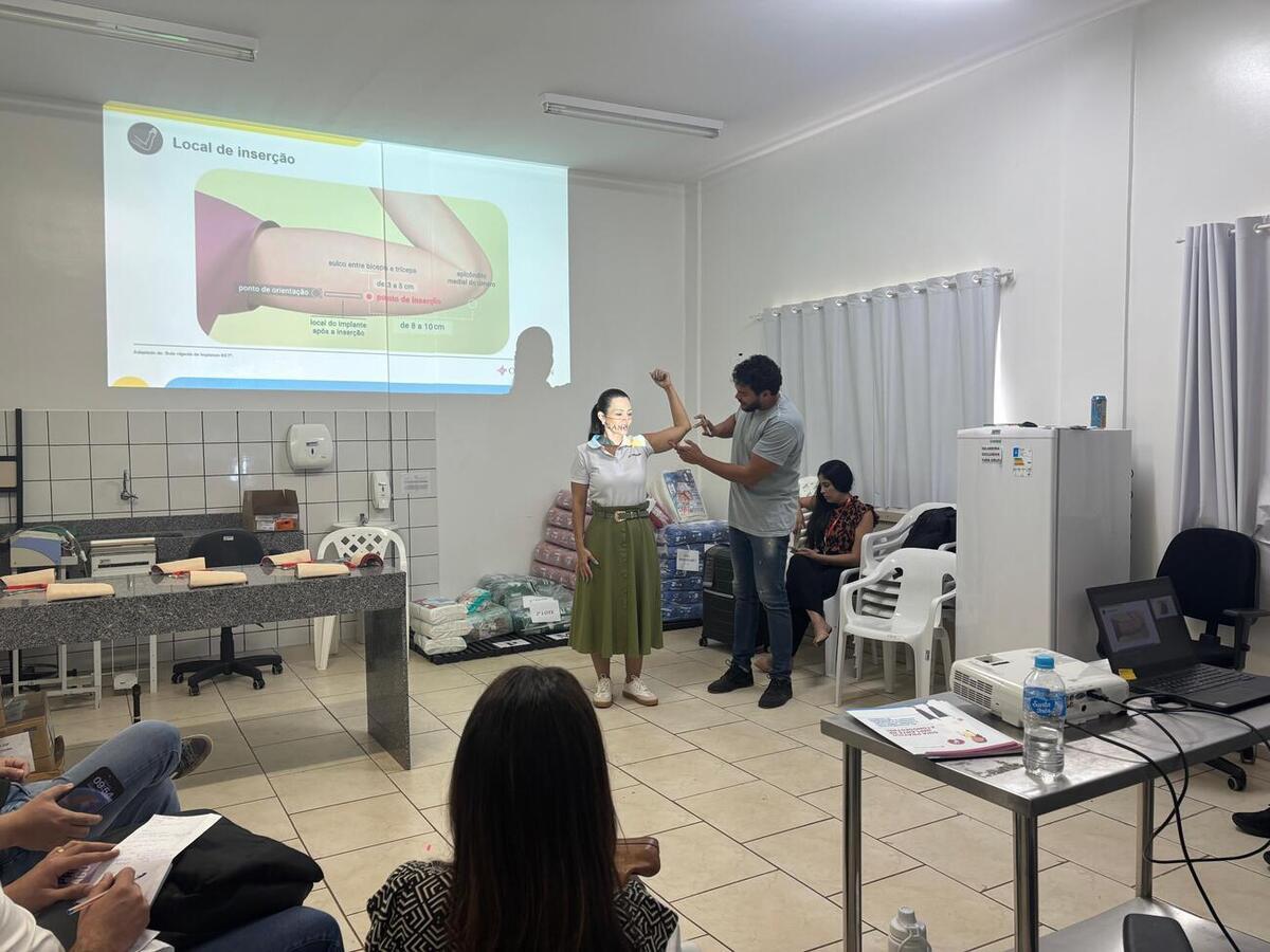 Médicos da rede Municipal de Saúde recebem capacitação para implante do Implanon