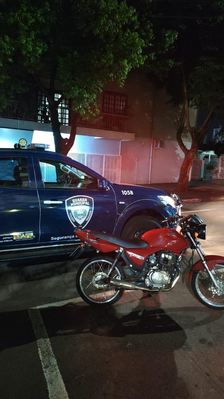 MOTOCICLETA IRREGULAR É APREENDIDA PELA GUARDA MUNICIPAL