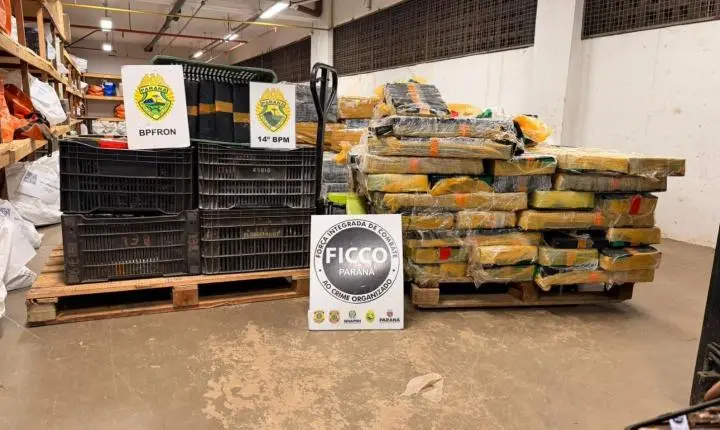 BPFRON, 14º BPM e FICCO apreendem mais de uma tonelada de maconha escondida em carreta em Foz do Iguaçu