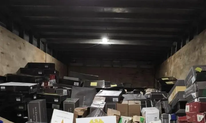BPFRON e Polícia Federal apreendem caminhão com quase R$ 6 milhões em mercadorias contrabandeadas no Paraná